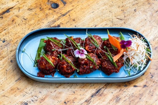 Schezwan Momos.