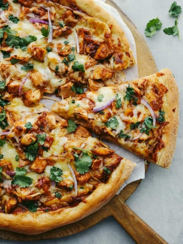 Achari Chicken Pizza.