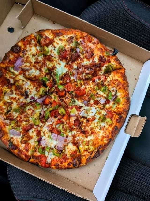 Bihari Chicken Pizza.