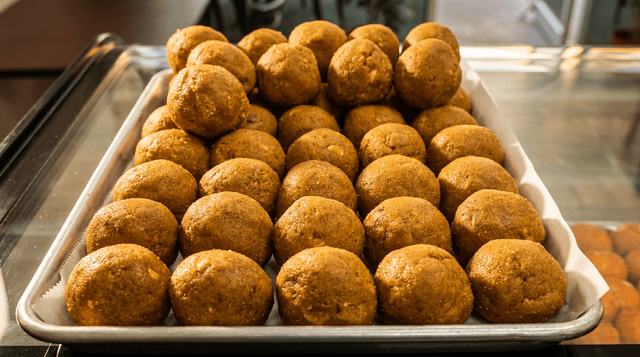 Besan Laddu.